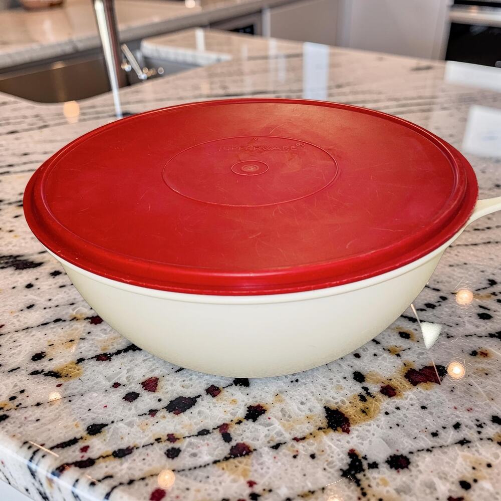 Tupperware Thatsa Bowl White With Red Lid Mixing Serving Bowl 32 Cup 2539A 224